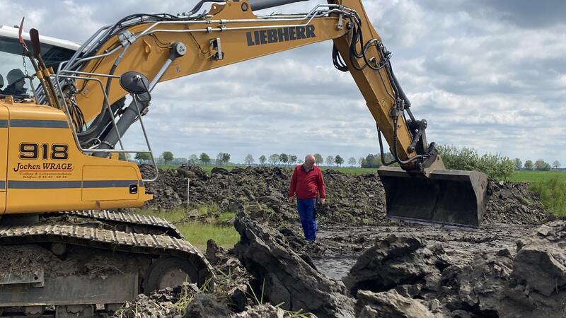 NDR-Nordreportage: Klinkermacher aus Drochtersen heute im TV Den Ton für seine Klinker bekommt Matthias Rusch vor seiner Haustür im Kehdinger Land.