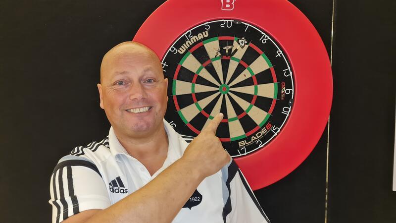 Dieser Hedendorfer darf bei der Darts-WM nicht fehlen Den Traum von der 180 konnte sich Sascha Scharf noch nicht erfüllen.