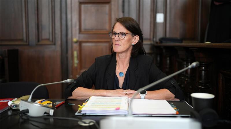 Den dritten Verhandlungstag in Folge soll die Kinder- und Jugendpsychiaterin Mareike Schüler-Springorum über die Folgen der Entführung für die Block-Kinder sprechen. 