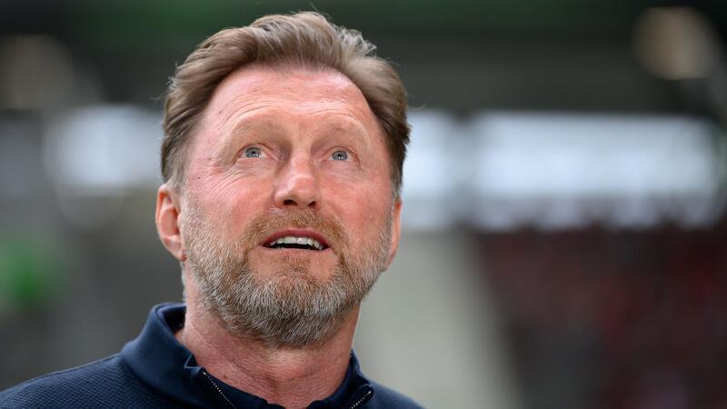 Den ersten Härtetest vor der Saison verliert Wolfsburgs Trainer Ralph Hasenhüttl mit seinem Team.