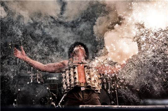 Den für Rammstein typischen Bombastsound will auch die Coverband Stahlzeit abliefern.
