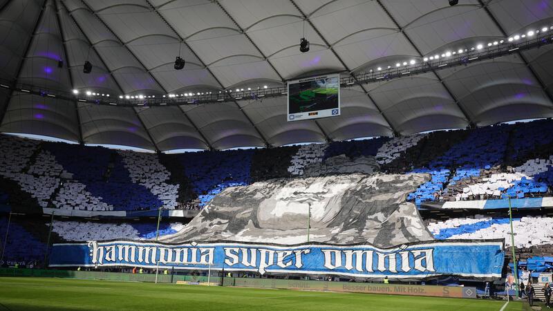 Niederlage gegen den Letzten: HSV kann Patzer der Konkurrenz nicht nutzen Hamburgs Fans feiern vor dem Spiel.