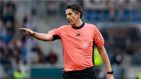 Deniz Aytekin kritisiert den Umgang mit den Schiedsrichtern. (Archivbild) 