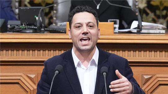 Deniz Celik fordert stärkere Maßnahmen gegen Rechtsextremismus. (Archivbild)