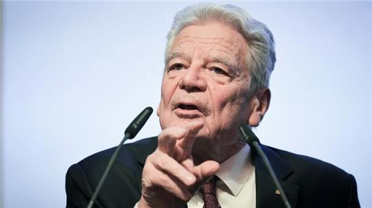 „Denn wir, die Bürger, sind es doch, die die Freiheit entweder verspielen oder verteidigen und bewahren“, sagt Joachim Gauck.