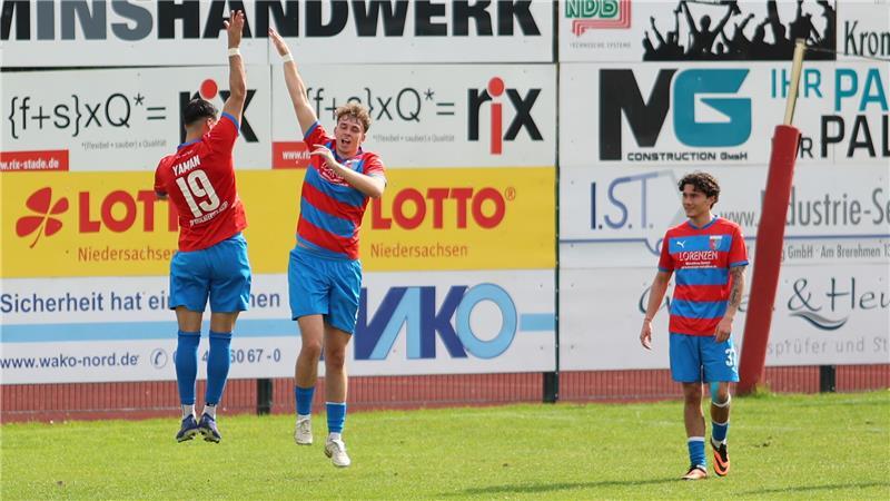 Dennis Grooten und der besondere Torjubel nach dem 1:0. Abklatschen mit Abdullah-Mert Yaman.