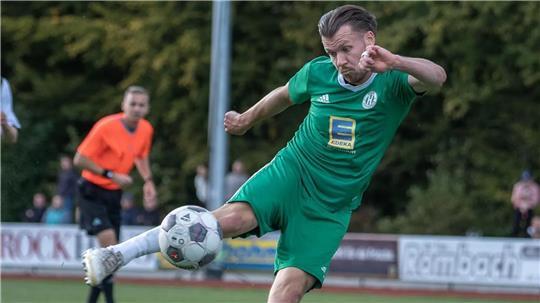 Dennis Osuch traf gleich zwei Mal beim 5:0-Sieg des TuS Harsefeld.