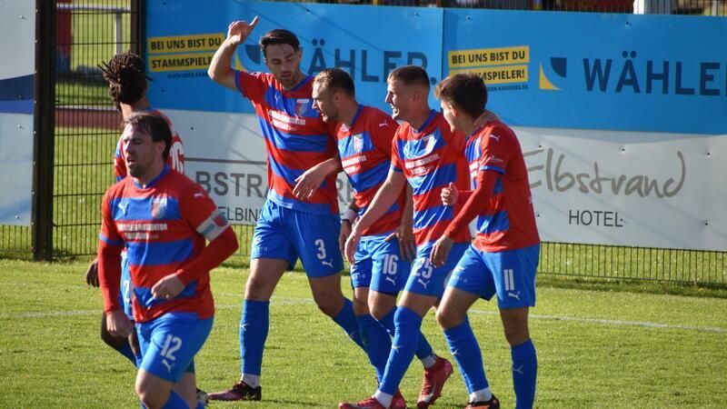 4:0-Gala: D/A überrollt Lübeck im Topspiel und verzückt die Fans Dennis Rosin lässt D/A jubeln - 1:0.