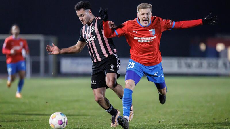 Fünfter D/A-Sieg in Serie: Hart erkämpftes 2:1 gegen Bremer SV Dennis Rosin (rechts) hat seinen Vertrag bei D/A um drei Jahre verlängert.