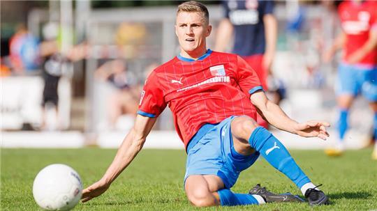 Dennis Rosin überzeugt mit seiner Schusstechnik. Das Tor zum 2:0-Zwischenstand macht er ganz überlegt.