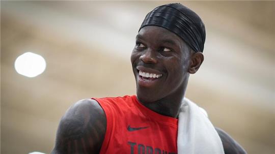 Dennis Schröder hat bei seinem NBA-Debüt für die Toronto Raptors überzeugt.