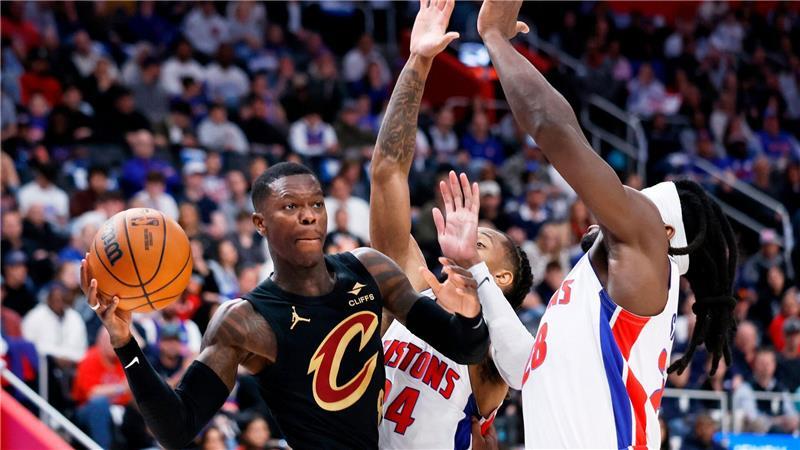 Dennis Schröder (l.) glänzte gegen Detroit als Vorbereiter.