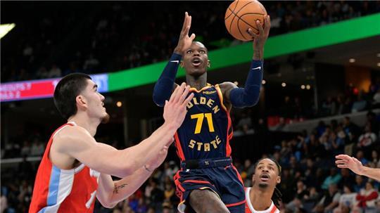 Dennis Schröder musste in seinem ersten Spiel für die Warriors eine deftige Pleite hinnehmen.