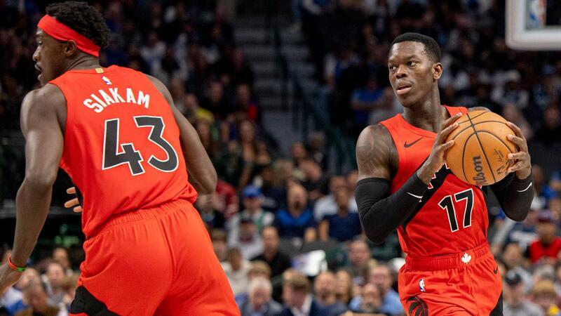 NBA: Schröders Raptors siegen in Dallas Dennis Schröder (r) erzielte 18 Punkte für die Toronto Raptors.