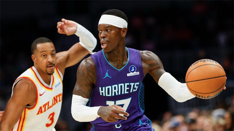 Dennis Schröder (r.) tat sich gegen sein Ex-Team aus Atlanta schwer.
