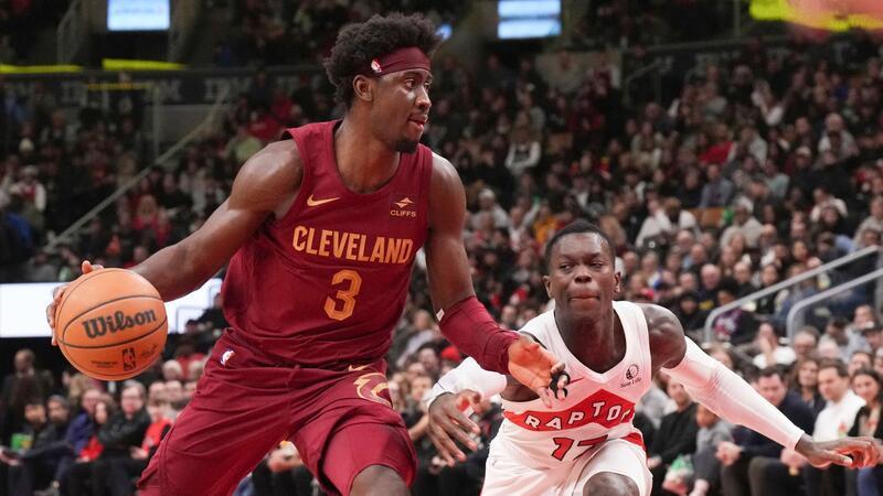 Schröder gewinnt erste NBA-Partie mit neuen Mitspielern Dennis Schröder (r) von den Toronto Raptors im Duell mit Clevelands Caris LeVert.