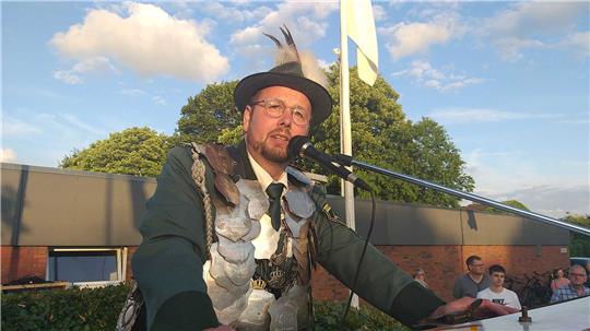 Dennis Steffens bei seiner ersten Ansprache als König. Foto: Felsch