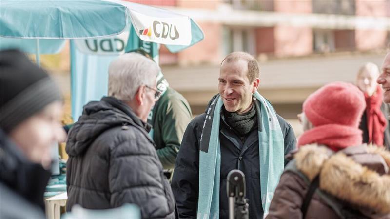 Tschentscher will SPD-Bundesergebnis abschütteln Dennis Thering will mit der CDU zweitstärkste Kraft werden.