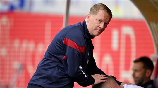 Der 1. FC Köln hat den Vertrag mit Trainer Timo Schultz nicht verlängert.