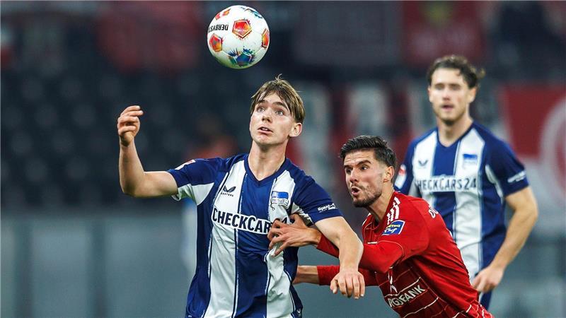 Spätes 0:1 bei Hertha: Anfang bleibt mit Düsseldorf sieglos Der 16 Jahre alte Kennet Eichhorn stand zum sechsten Mal in Herthas Startelf.