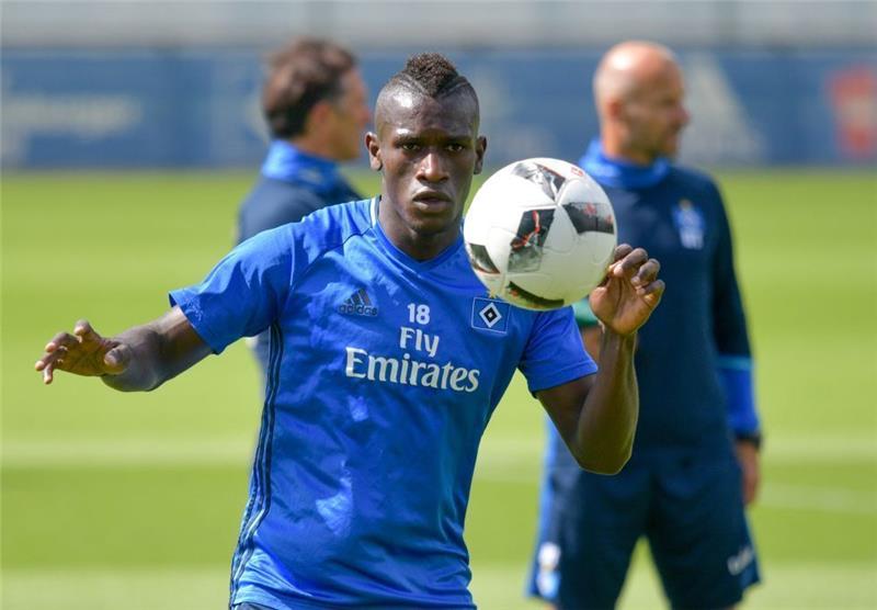 Der 18-Jährige Bakery Jatta war aus seinem Heimatland Gambia geflüchtet. Foto Axel Heimken/dpa