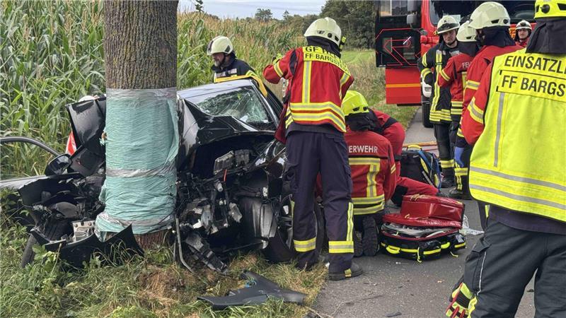 Der 18-Jährige wurde per Hubschrauber in eine Klinik geflogen.