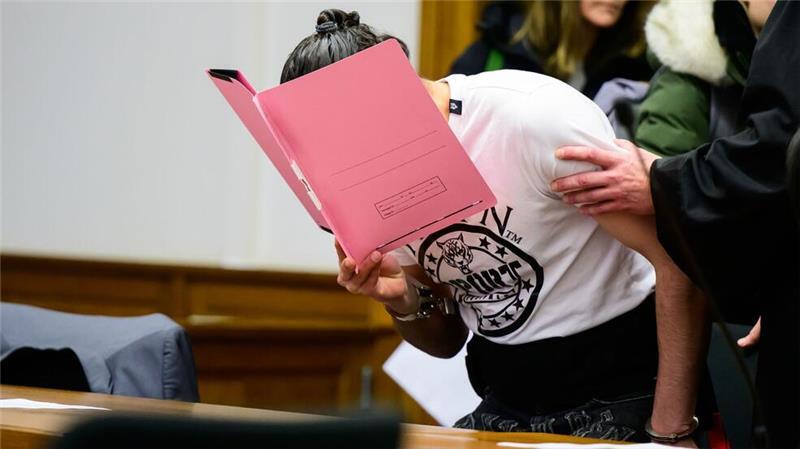 Der 19-Jährige wird dauerhaft in der Psychiatrie untergebracht, weil er einem Reisenden einen tödlichen Tritt im Bahnhof von Uelzen verpasst hat.