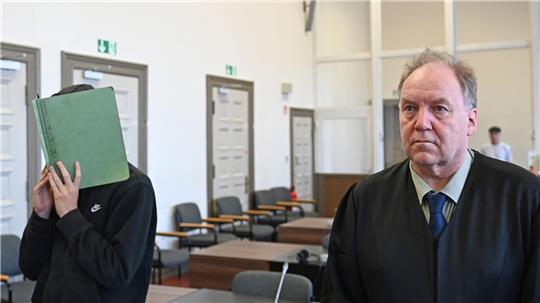 Der 19-Jährige wurde zu einer Jugendstrafe von vier Jahren und zehn Monaten verurteilt.