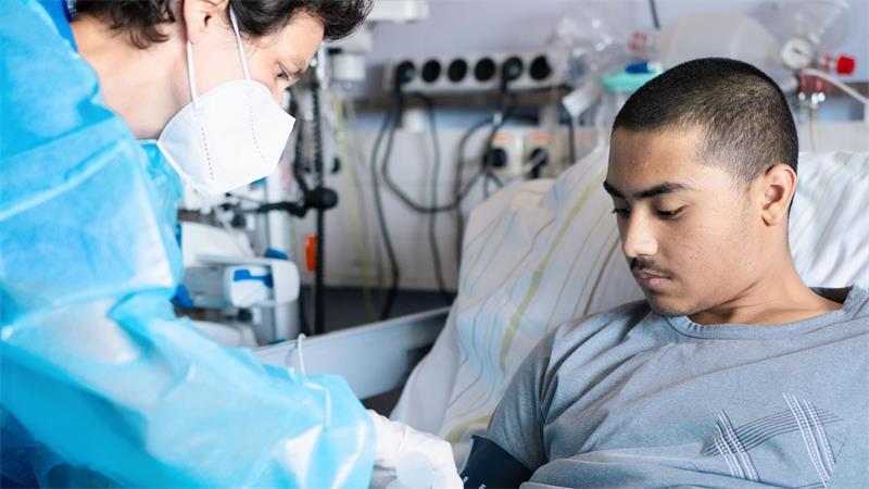 Der 19-jährige Patient wird nach der Behandlung für weitere 15 Jahre beobachtet.