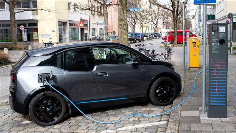 Ferrari Luce: Ein Fehler, den andere schon hinter sich haben Der 2013 vorgestellte BMW i3 sah sehr nach Elektroauto, aber nur bedingt nach BMW aus. (Archivbild)