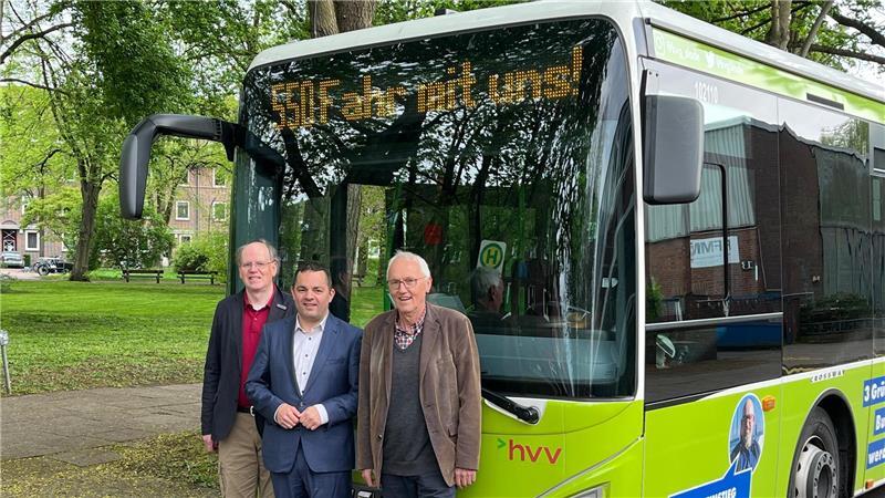 Der 2040 und der 550 fahren jetzt bis zu den Landungsbrücken in Finkenwerder durch.