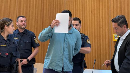 Der 25-Jährige vor dem Oberlandesgericht München (Archivbild)