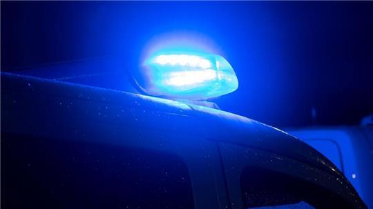 Der 25-Jährige wurde notoperiert, die Polizei nahm mehrere Tatverdächtige fest. (Symbolbild)
