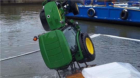 Der 25-jährige Fahrer konnte sich selbst befreien.