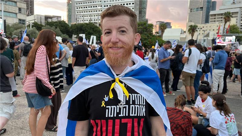 Der 37-jährige Daniel Colodro steht auf dem Platz der Geiseln.