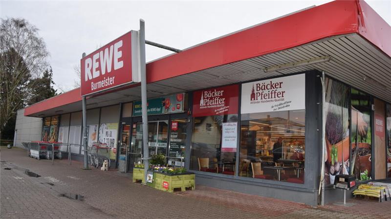 Der 40 Jahre alte Rewe-Markt Burmeister an der Harburger Straße wird abgerissen und durch einen Neubau ersetzt.