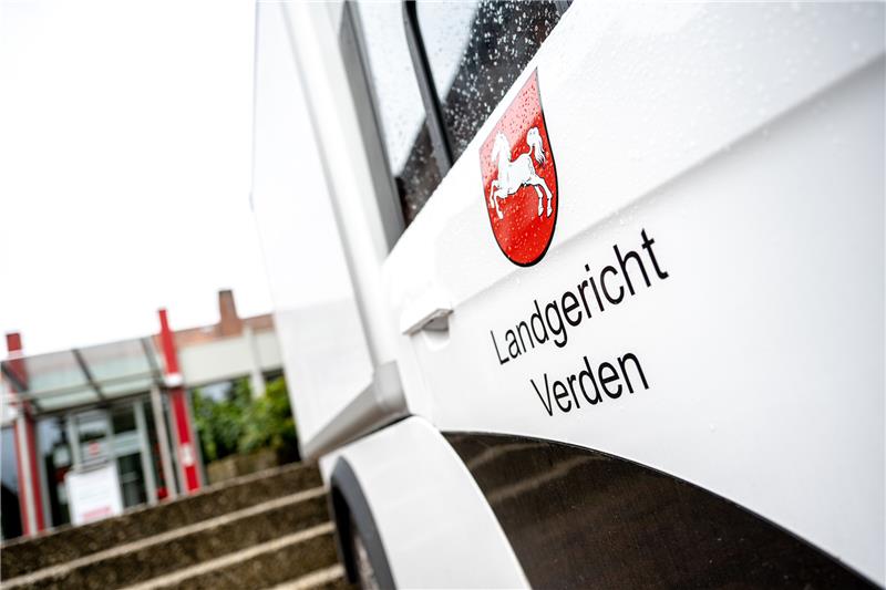 Der 54 Jahre alte Angeklagte soll ein kinderpornografisches Foto verschickt haben. Foto: dpa