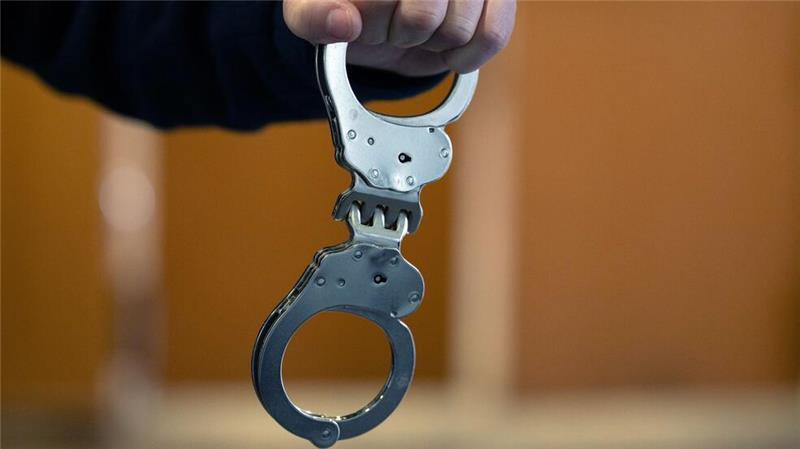 Der 57-Jährige wurde am Flughafen von Tirana gefasst. (Symbolbild)