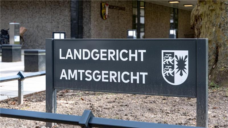 Der 61 Jahre alte Ehemann der Getöteten ist angeklagt, seine Frau am 16. Mai dieses Jahres getötet und ihre Leiche in einem Straßengraben in der Nähe der Fehmarnsundbrücke abgelegt zu haben. (Symbolbild)