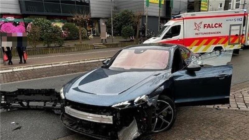 Der 63 Jahre alte Fahrer des Audi RS e-tron GT stammt aus Schleswig-Holstein.
