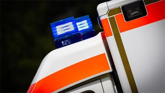 Der 64-jährige Stader wurde zur stationären Behandlung in ein Krankenhaus gebracht.