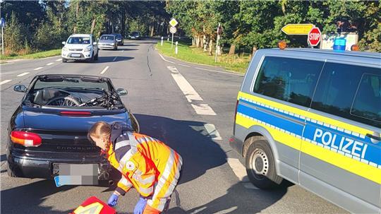 Der 65-jährige Fahrer des Autos wurde bei dem Unfall leicht verletzt.