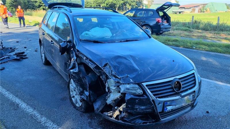 Der 74 Jahre alte Mercedes-Fahrer hatte die 29 Jahre alte Frau im VW Passat beim Abbiegen übersehen. Foto: Lange