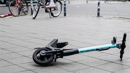 Der 91-Jährige wurde nach seinem Sturz ins Krankenhaus gebracht.