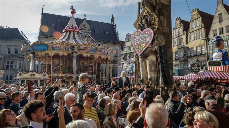 Bremer Freimarkt ist eröffnet Der 989. Freimarkt hat begonnen und geht bis zum 3. November 2024.