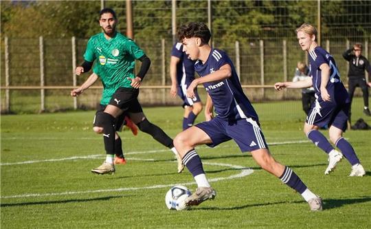 Der ASC hat Tabellenführer FC Oste/Oldendorf mit 3:0 besiegt. Die Basis war eine kompakte Defensivleistung.