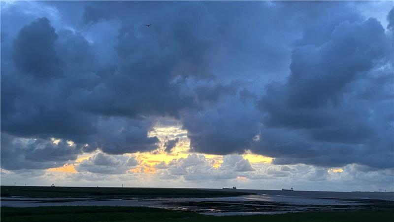Der Abendhimmel in der Dämmerung - noch ist es die bürgerliche.
