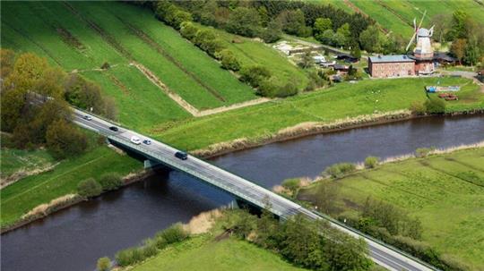 Der Abriss der vorhandenen B-73-Brücke ist eigentlich überfällig: Ihr hatten Experten vor zehn Jahren nur noch ein „Haltbarkeitsdatum“ bis 2020 gegeben.