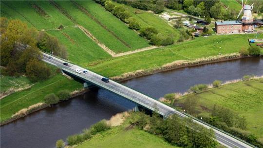 Der Abriss der vorhandenen B73-Brücke ist eigentlich überfällig: Ihr hatten Experten vor zehn Jahren nur noch ein „Haltbarkeitsdatum“ bis 2020 gegeben.