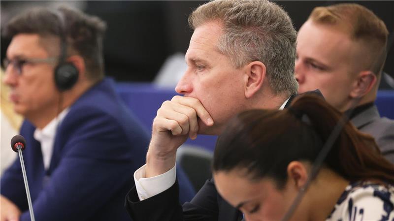 Der AfD-Abgeordnete Petr Bystron gehört zu den Politikern, die den Misstrauensantrag gegen Ursula von der Leyen unterzeichneten. (Archivbild)